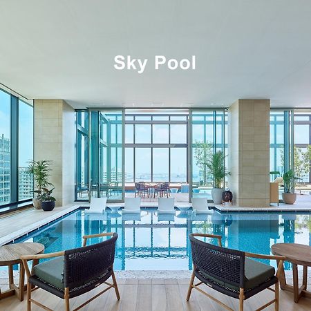 Mitsui Garden Hotel Yokohama Minatomirai Premier ภายนอก รูปภาพ Sky Pool