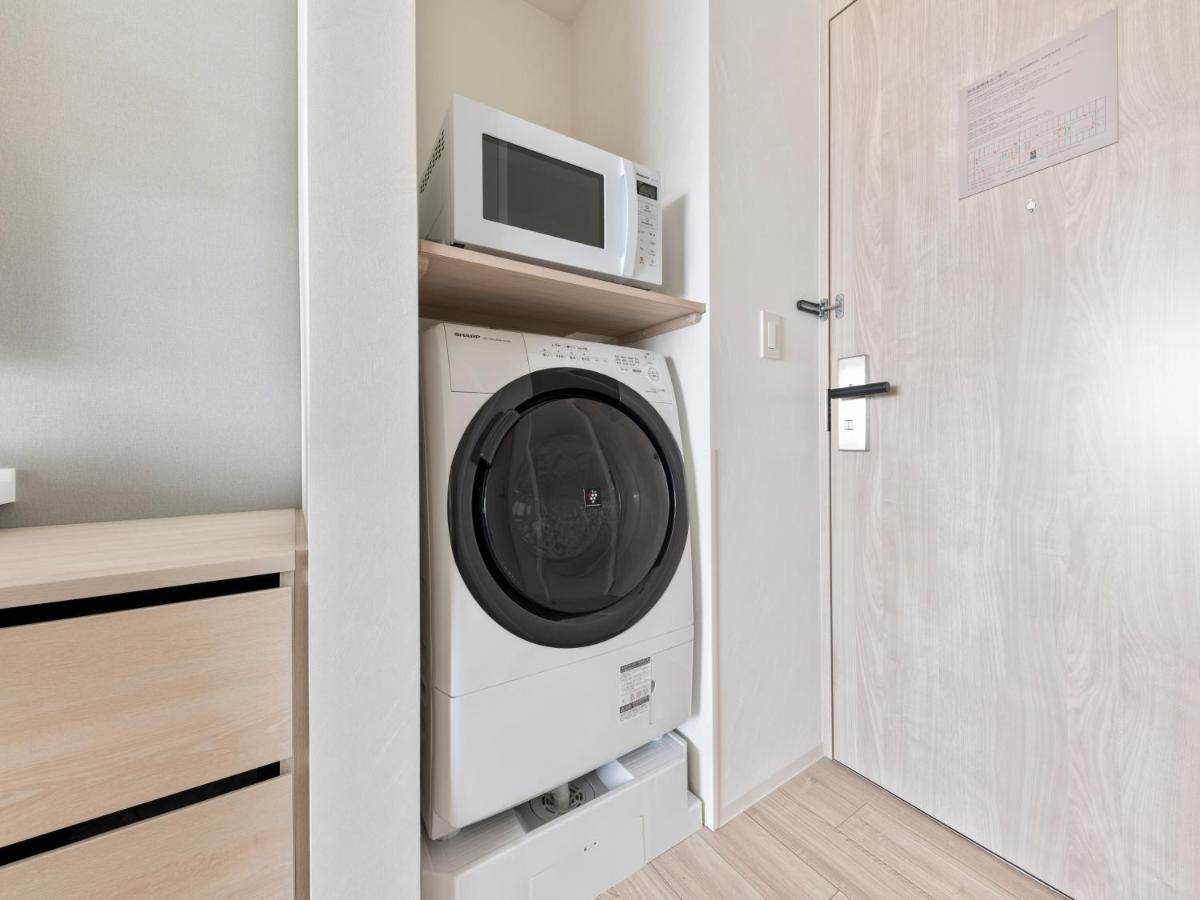 Mitsui Garden Hotel Yokohama Minatomirai Premier ภายนอก รูปภาพ A washing machine and a microwave oven