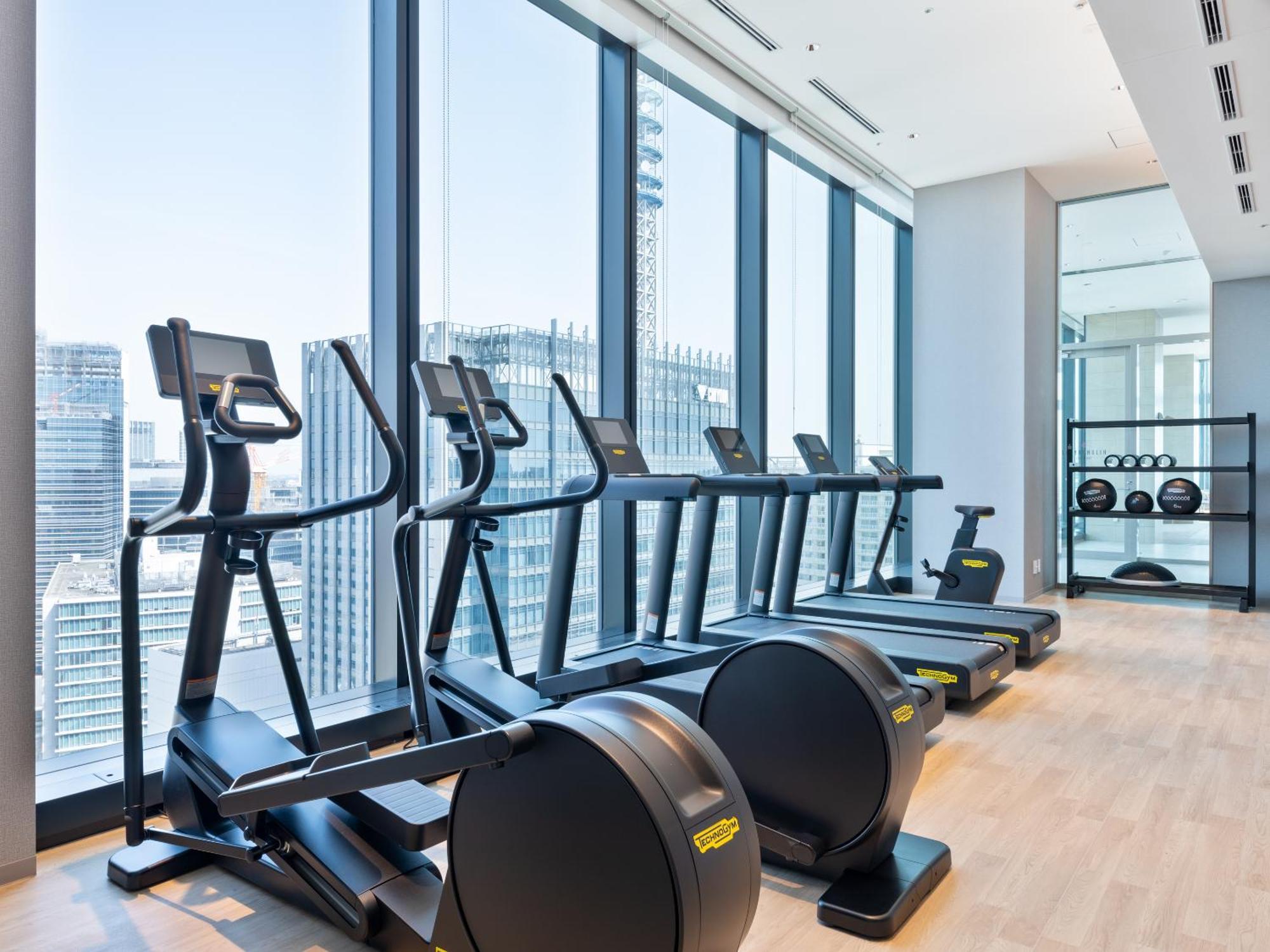 Mitsui Garden Hotel Yokohama Minatomirai Premier ภายนอก รูปภาพ The gym at the 108