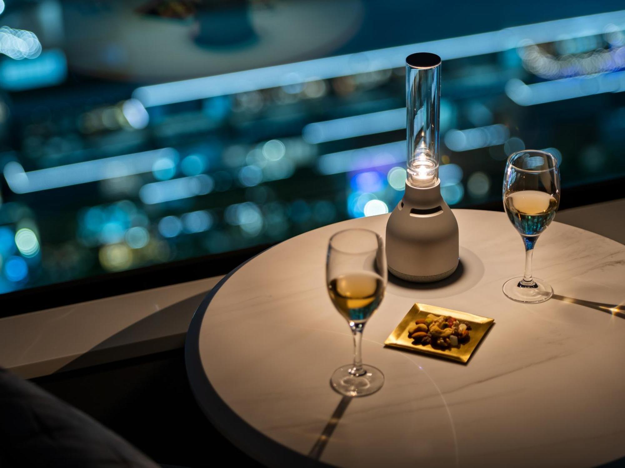 Mitsui Garden Hotel Yokohama Minatomirai Premier ภายนอก รูปภาพ The bar at the 101 Sky Lounge