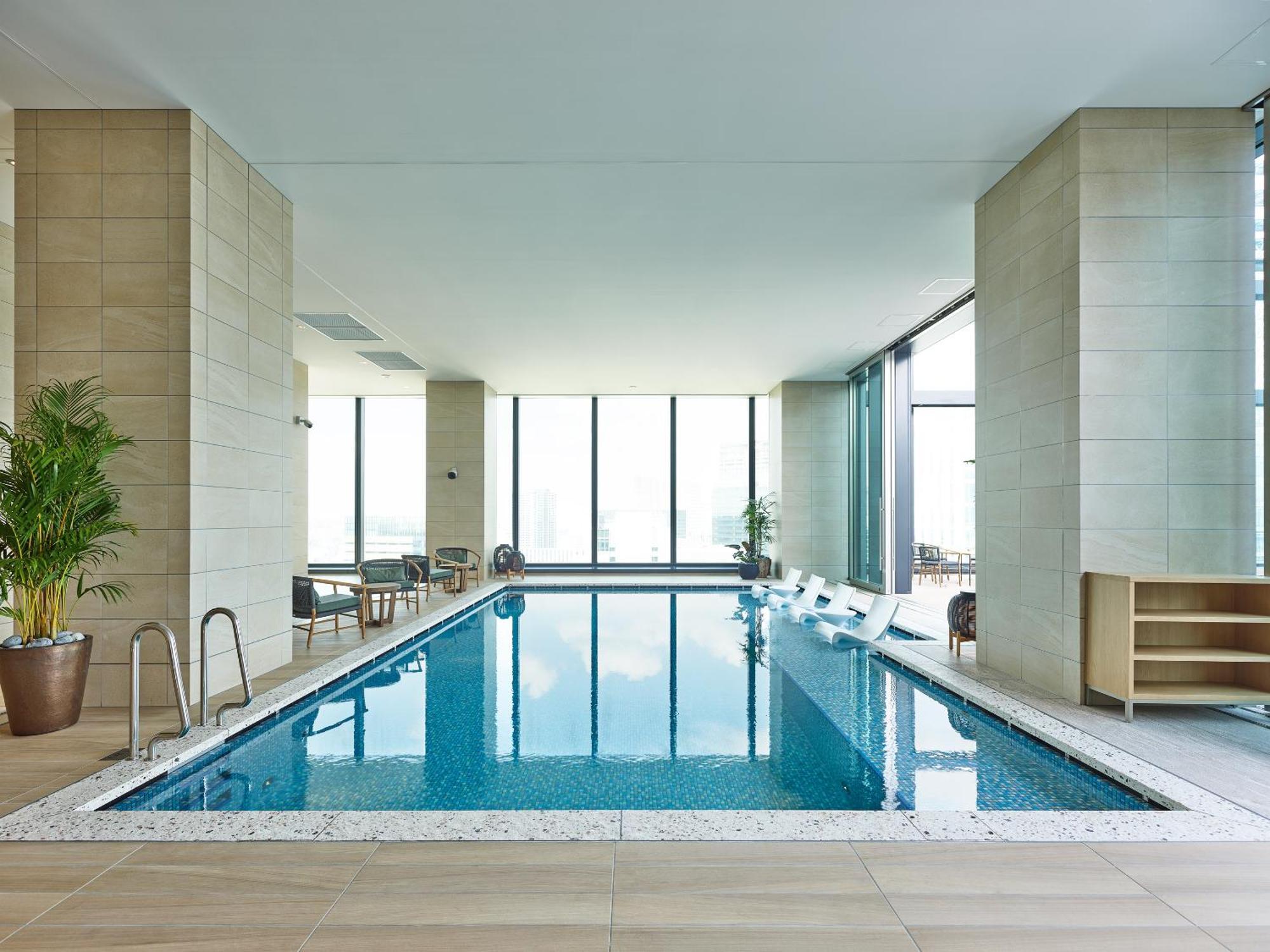 Mitsui Garden Hotel Yokohama Minatomirai Premier ภายนอก รูปภาพ The pool at The Ritz-Carlton, Tokyo